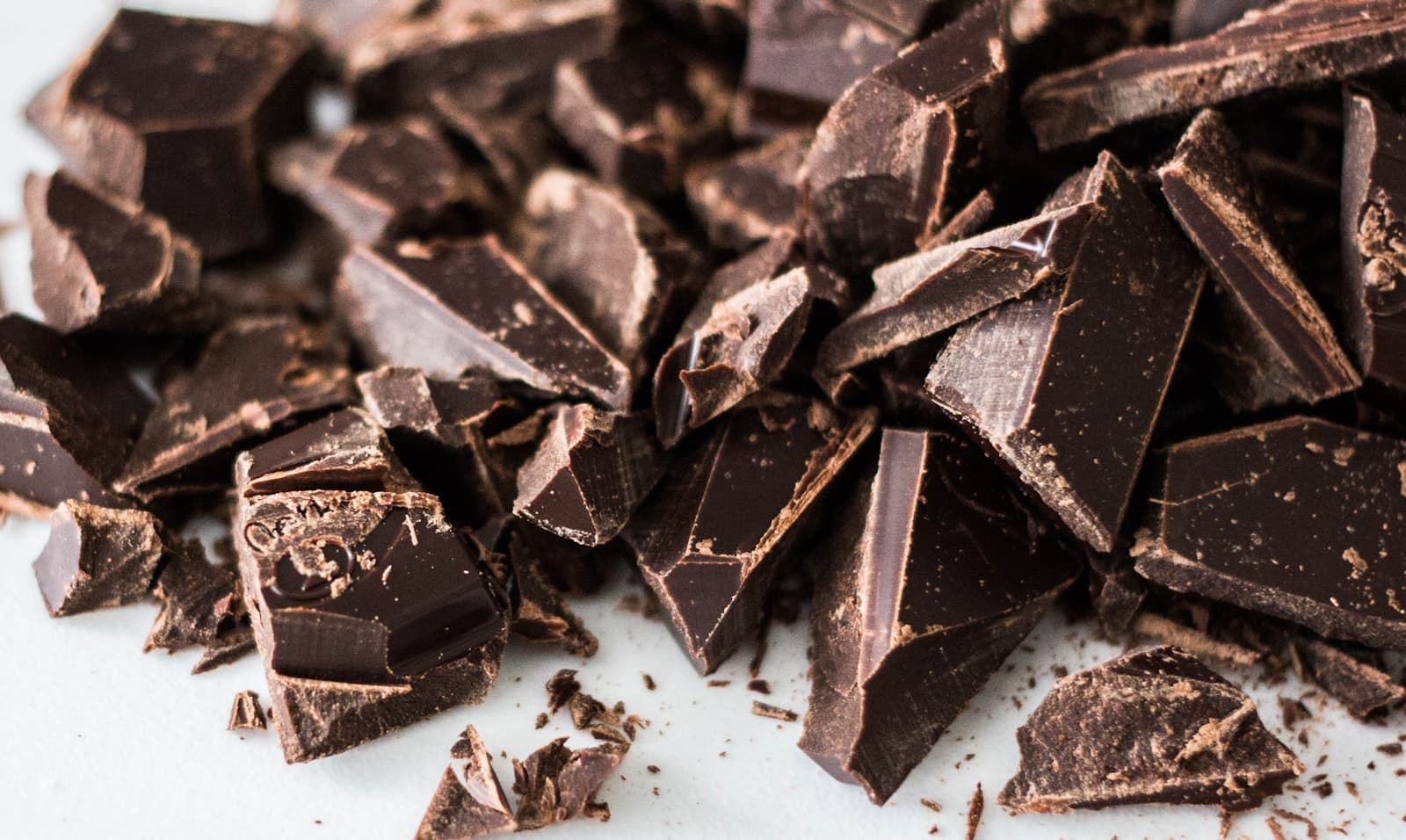Chocolate oscuro partido — brillo de temperado